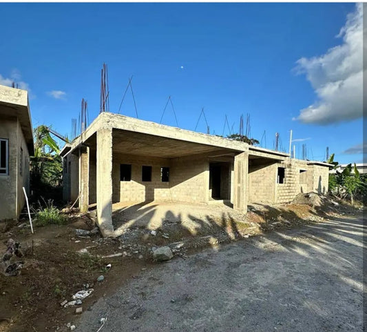 🏡 NEGOCIABLE  C-VENDE esta Mejora de 222 m² de contruccion y con 314 m² de solar– Lista para Terminar a tu Gusto